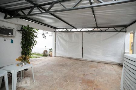 Casa à venda com 240m², 4 quartos e 5 vagasQuintal Fundos