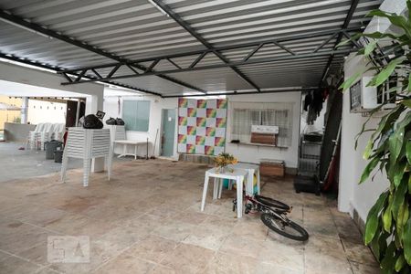 Casa à venda com 240m², 4 quartos e 5 vagasQuintal Fundos