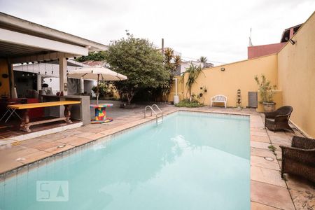 Casa à venda com 240m², 4 quartos e 5 vagasPiscina