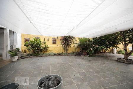 Casa à venda com 240m², 4 quartos e 5 vagasQuintal Fundos