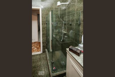 Casa à venda com 240m², 4 quartos e 5 vagasBanheiro