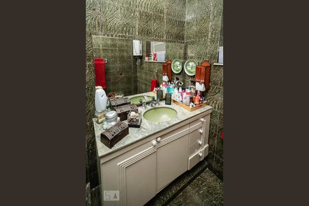 Casa à venda com 240m², 4 quartos e 5 vagasBanheiro