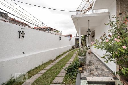 Casa à venda com 240m², 4 quartos e 5 vagasEntrada Garagem