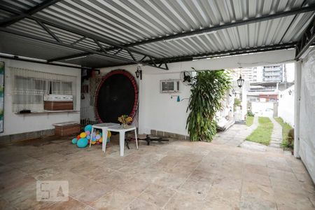 Casa à venda com 240m², 4 quartos e 5 vagasQuintal Fundos