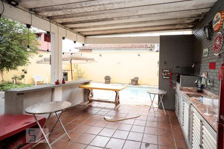 Casa à venda com 240m², 4 quartos e 5 vagasChurrasqueira