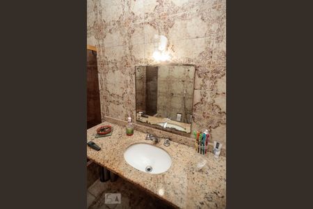 Casa à venda com 240m², 4 quartos e 5 vagasBanheiro