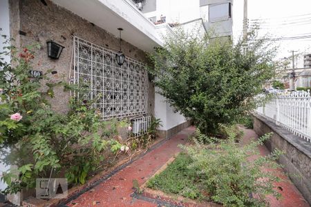 Casa à venda com 240m², 4 quartos e 5 vagasFrente