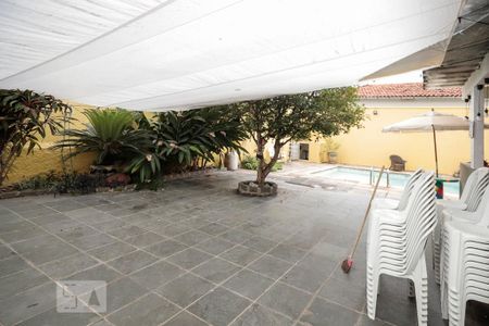 Casa à venda com 240m², 4 quartos e 5 vagasQuintal Fundos