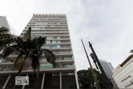 Studio para alugar com 32m², 1 quarto e 1 vaga Studio para alugar com 32m², 1 quarto e 1 vagaFachada