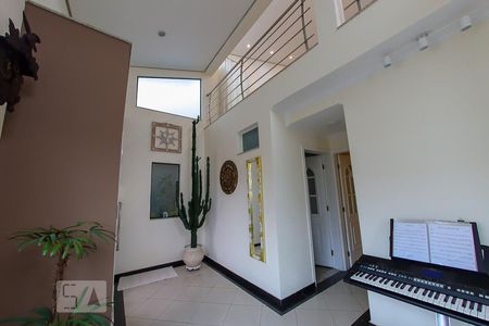 Hall de casa para alugar com 4 quartos, 260m² em Vila Mazzei, São Paulo