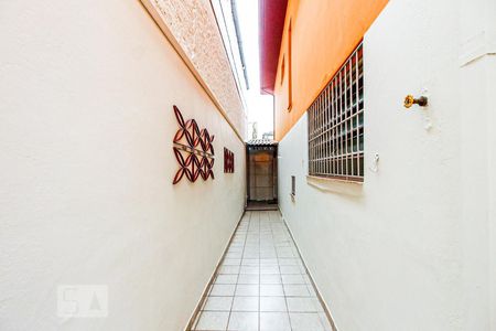 Casa para alugar com 110m², 3 quartos e 2 vagas Casa para alugar com 110m², 3 quartos e 2 vagasCorredor lateral