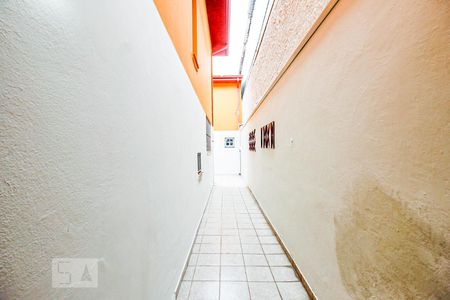 Casa para alugar com 110m², 3 quartos e 2 vagas Casa para alugar com 110m², 3 quartos e 2 vagasCorredor lateral
