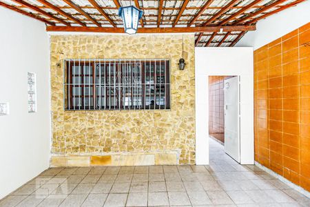 Casa para alugar com 110m², 3 quartos e 2 vagas Casa para alugar com 110m², 3 quartos e 2 vagasFachada