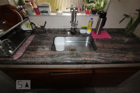 Casa à venda com 300m², 2 quartos e 2 vagasCozinha pia