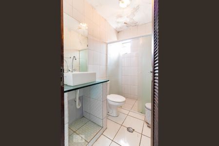 Casa à venda com 210m², 5 quartos e 3 vagasCasa 2 - Banheiro 2