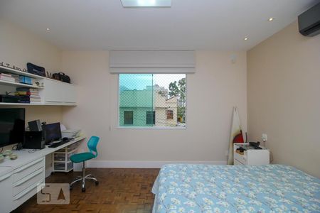 Casa à venda com 590m², 6 quartos e 6 vagasQuarto 2