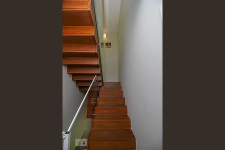 Casa à venda com 590m², 6 quartos e 6 vagasEscada