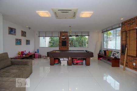 Casa à venda com 590m², 6 quartos e 6 vagasSala de Jogos