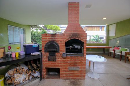 Casa à venda com 590m², 6 quartos e 6 vagasÁrea Externa - Churrasqueira