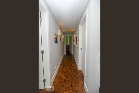 Casa à venda com 590m², 6 quartos e 6 vagasCorredor