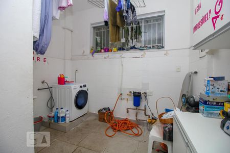 Casa à venda com 590m², 6 quartos e 6 vagasLavanderia