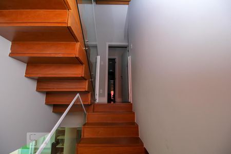 Casa à venda com 590m², 6 quartos e 6 vagasEscada