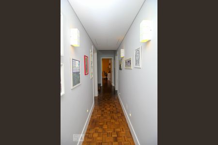 Casa à venda com 590m², 6 quartos e 6 vagasCorredor