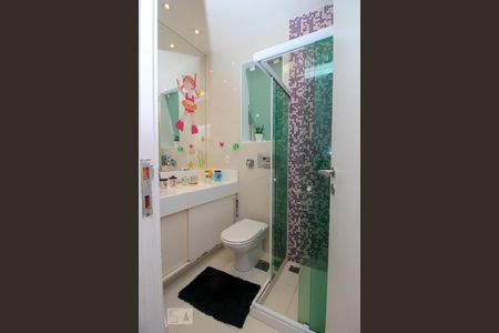 Casa à venda com 590m², 6 quartos e 6 vagasBanheiro da Suíte 2