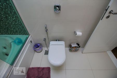 Casa à venda com 590m², 6 quartos e 6 vagasBanheiro da Suíte 1