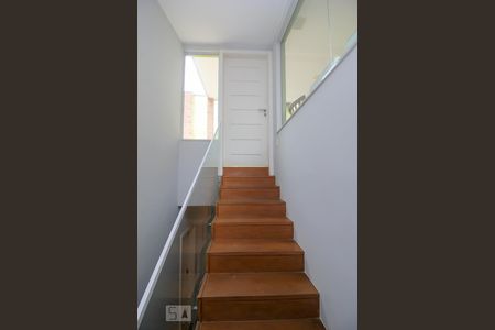 Casa à venda com 590m², 6 quartos e 6 vagasEscada