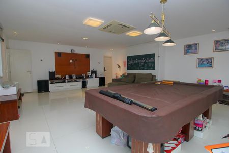 Casa à venda com 590m², 6 quartos e 6 vagasSala de Jogos