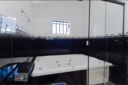 Casa à venda com 350m², 3 quartos e 4 vagasBanheiro da Suíte 1