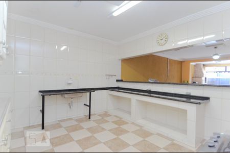 Casa à venda com 350m², 3 quartos e 4 vagasCozinha - Salão de Festas