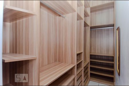 Casa à venda com 350m², 3 quartos e 4 vagasCloset da suíte 1