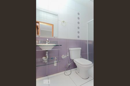 Casa à venda com 350m², 3 quartos e 4 vagasBanheiro da Suíte 2