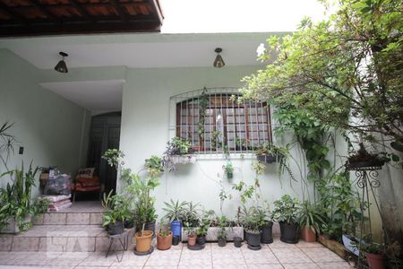 Casa à venda com 230m², 3 quartos e 2 vagasFachada