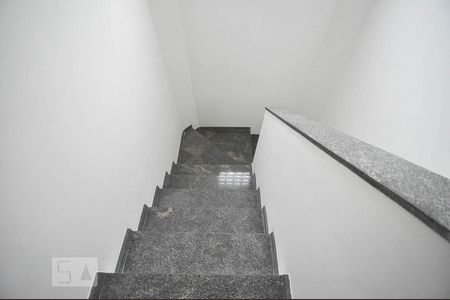 Escada de casa à venda com 3 quartos, 160m² em Jardim Monte Alegre, Taboão da Serra