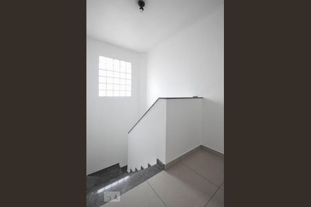 Escada de casa à venda com 3 quartos, 160m² em Jardim Monte Alegre, Taboão da Serra