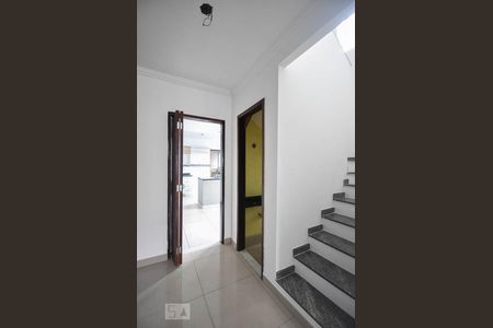 Corredor de casa à venda com 3 quartos, 160m² em Jardim Monte Alegre, Taboão da Serra
