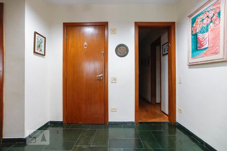 Hall de Entrada de apartamento à venda com 3 quartos, 195m² em Higienópolis, São Paulo