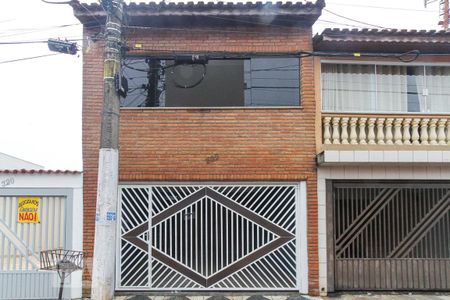 Casa à venda com 200m², 3 quartos e 2 vagas Casa à venda com 200m², 3 quartos e 2 vagasFachada