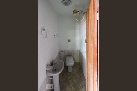 Casa à venda com 200m², 3 quartos e 2 vagas Casa à venda com 200m², 3 quartos e 2 vagasescritório