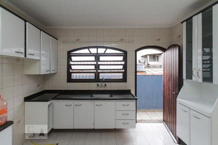 Casa à venda com 200m², 3 quartos e 2 vagas Casa à venda com 200m², 3 quartos e 2 vagasCozinha
