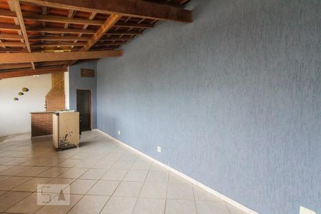 Casa à venda com 200m², 3 quartos e 2 vagas Casa à venda com 200m², 3 quartos e 2 vagasTerraço