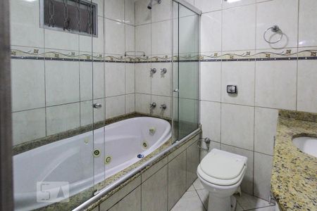 Casa à venda com 200m², 3 quartos e 2 vagas Casa à venda com 200m², 3 quartos e 2 vagasBanheiro da Suite