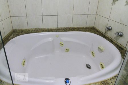 Casa à venda com 200m², 3 quartos e 2 vagas Casa à venda com 200m², 3 quartos e 2 vagasBanheiro da Suite