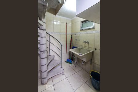 Casa à venda com 200m², 3 quartos e 2 vagas Casa à venda com 200m², 3 quartos e 2 vagascorredor externo