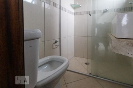 Casa à venda com 200m², 3 quartos e 2 vagas Casa à venda com 200m², 3 quartos e 2 vagasBanheiro da Suite