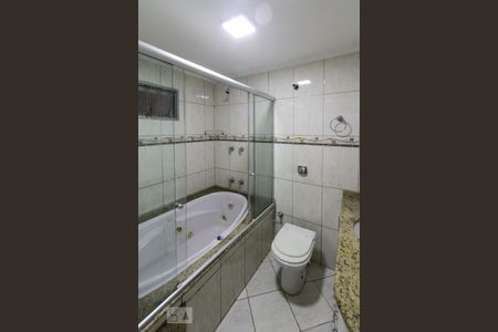 Casa à venda com 200m², 3 quartos e 2 vagas Casa à venda com 200m², 3 quartos e 2 vagasBanheiro da Suite