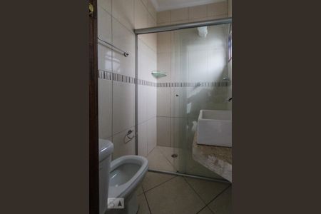Casa à venda com 200m², 3 quartos e 2 vagas Casa à venda com 200m², 3 quartos e 2 vagasBanheiro da Suite